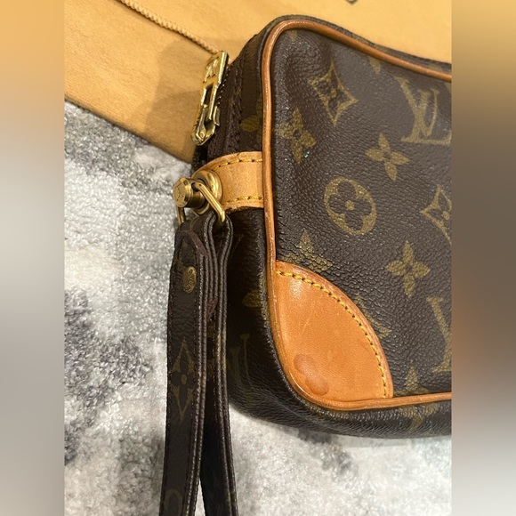 Authentic LOUIS VUITTON Marly Dragonne wristlet in Monogram PM - Picture 4 of 12